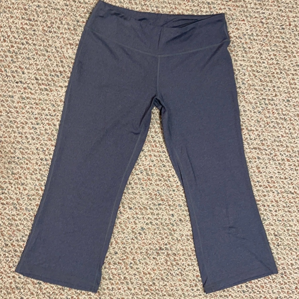 Roadrunner Sports Gray Capri leggings